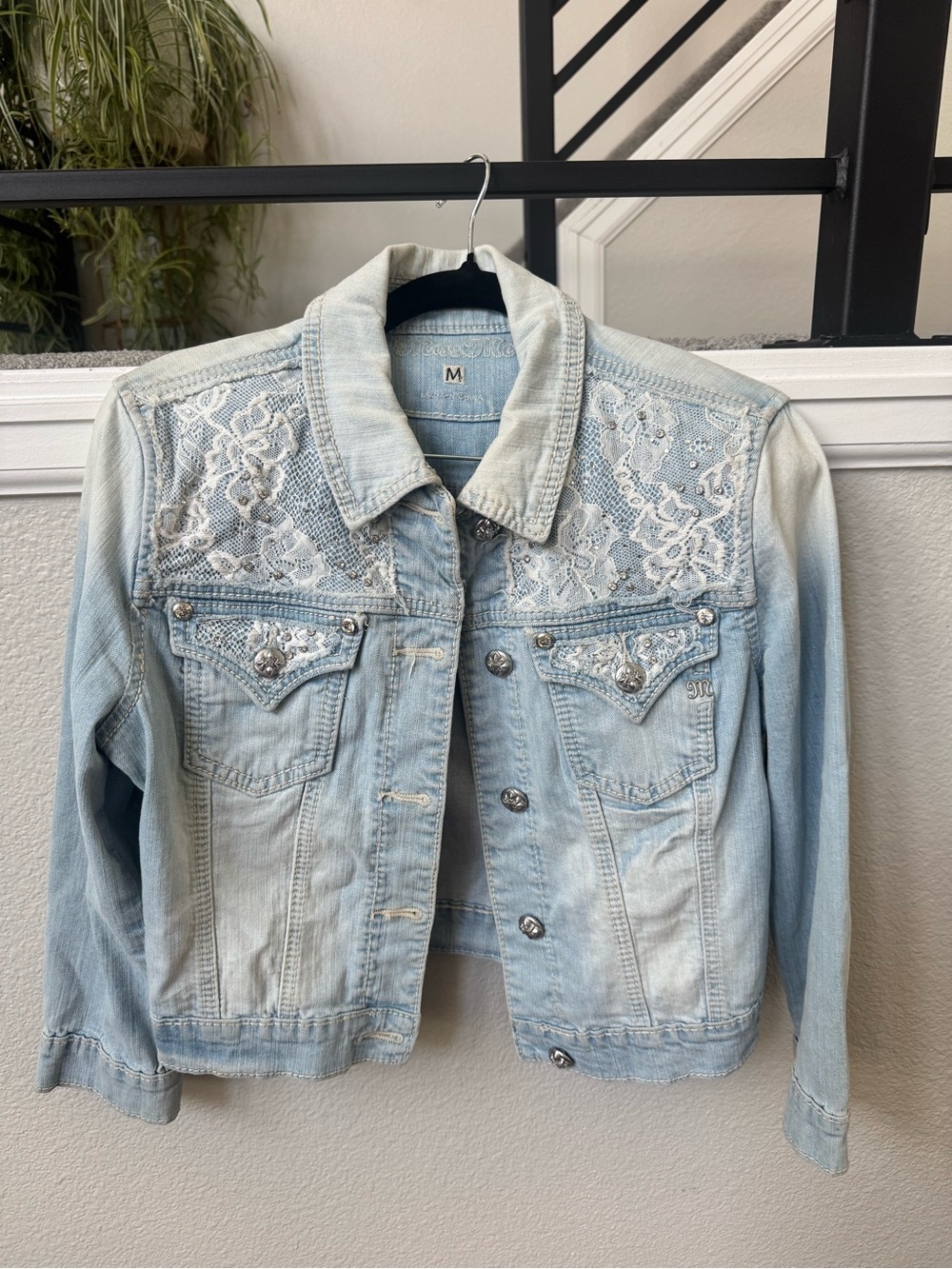 Light Wash Lace-Accent Denim Jacket - M